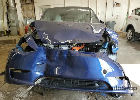 2024 Tesla Model Y z USA, uszkodzony, nr VIN 7SAYGDEF2RA269456